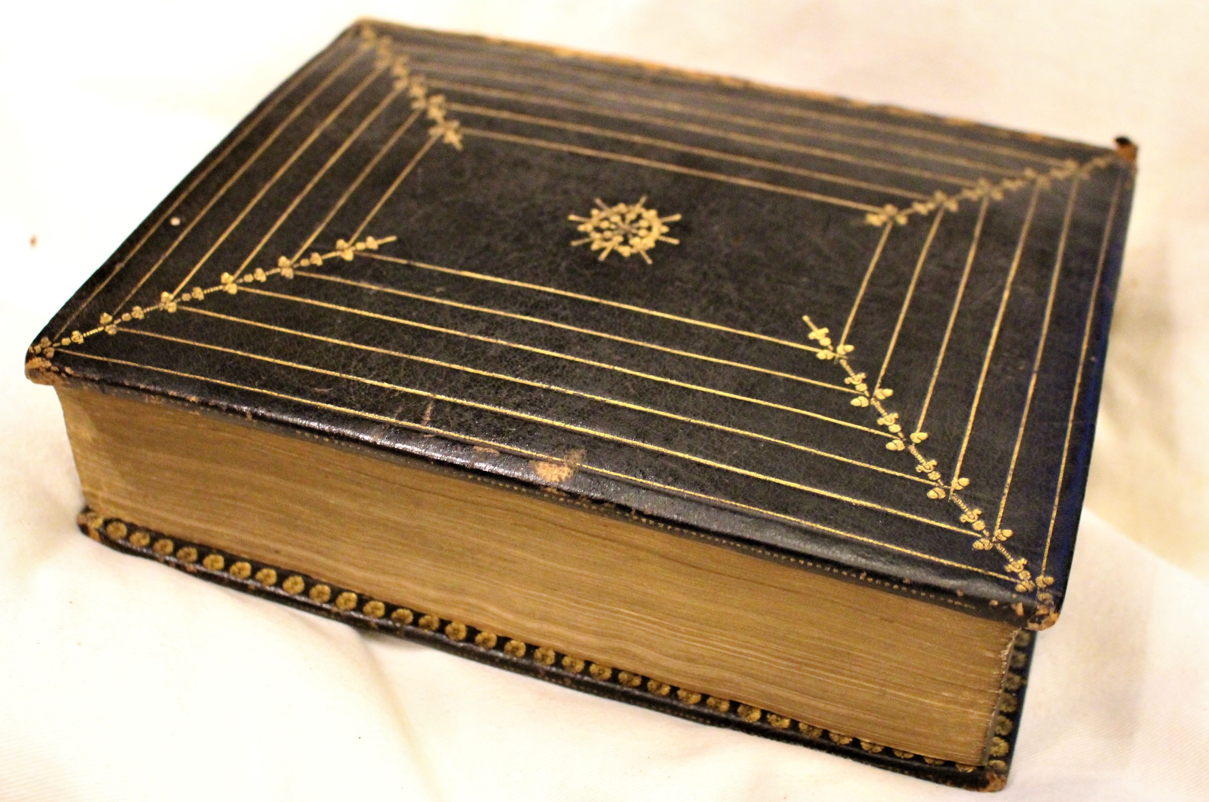"Chinese box" style binding